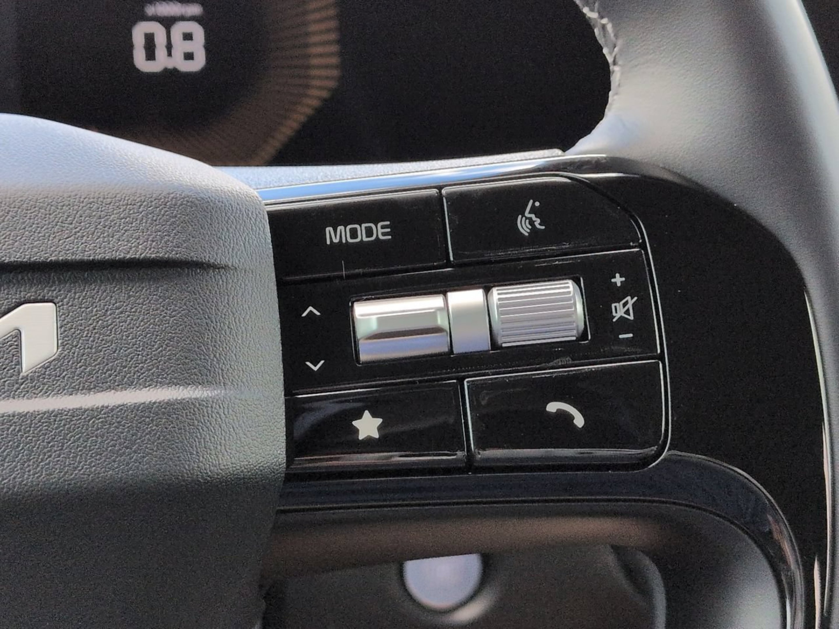 New 2026 Ivory Silver Kia LX image 23