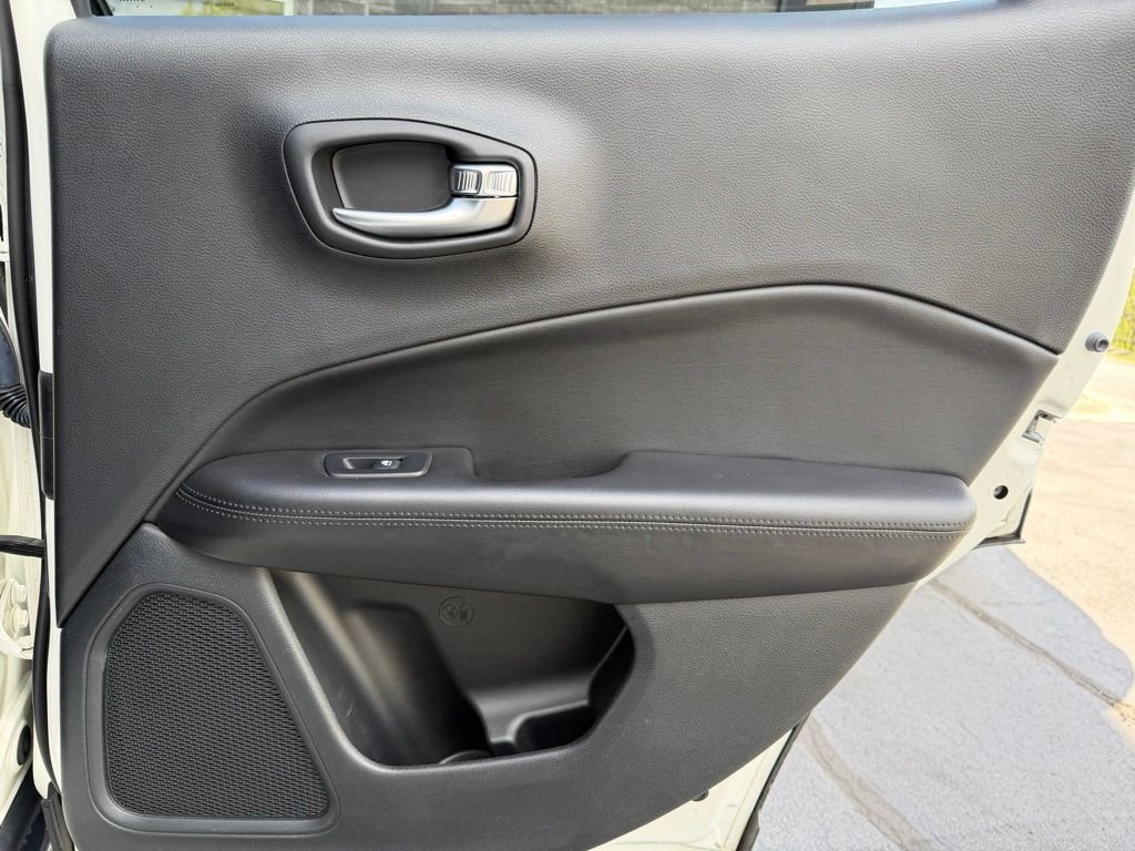 Used 2019 White Jeep Latitude image 24