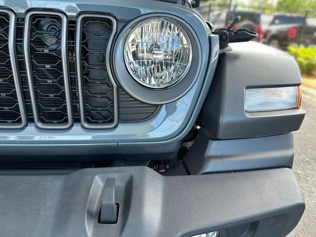 Used 2024 Gray Jeep Sport S image 9