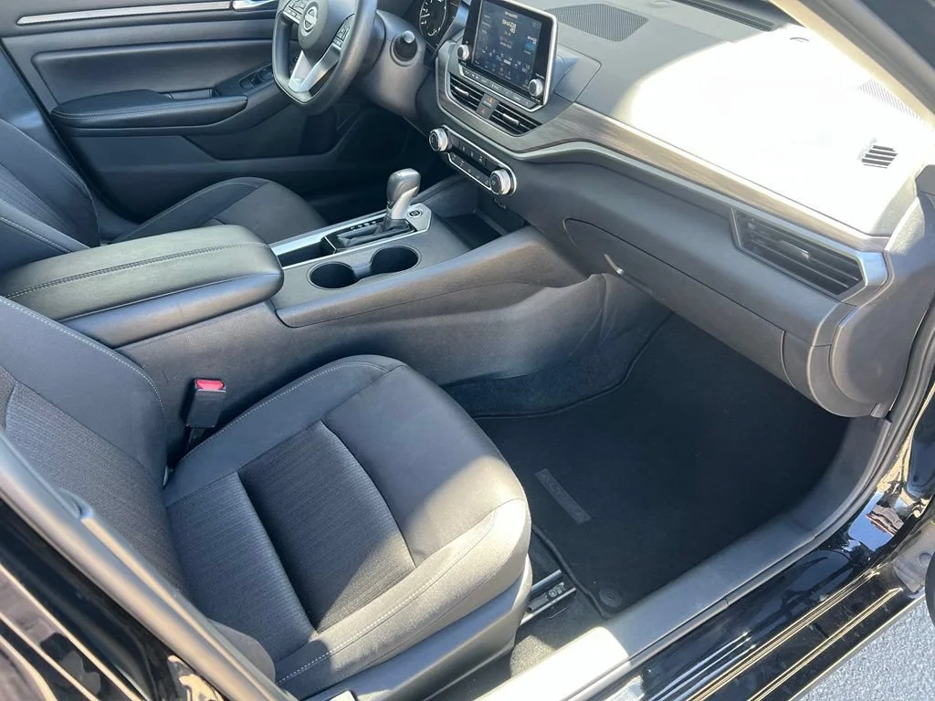 2025 Nissan Altima SV - Photo 29