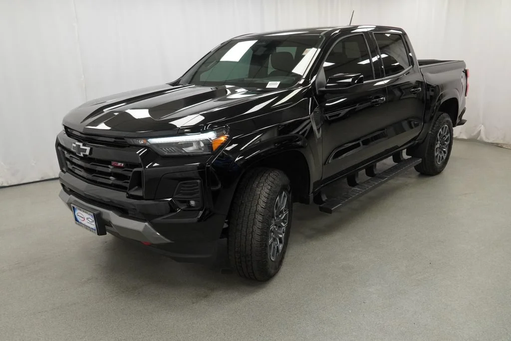 Used 2024 Black Chevrolet Z71 image 3