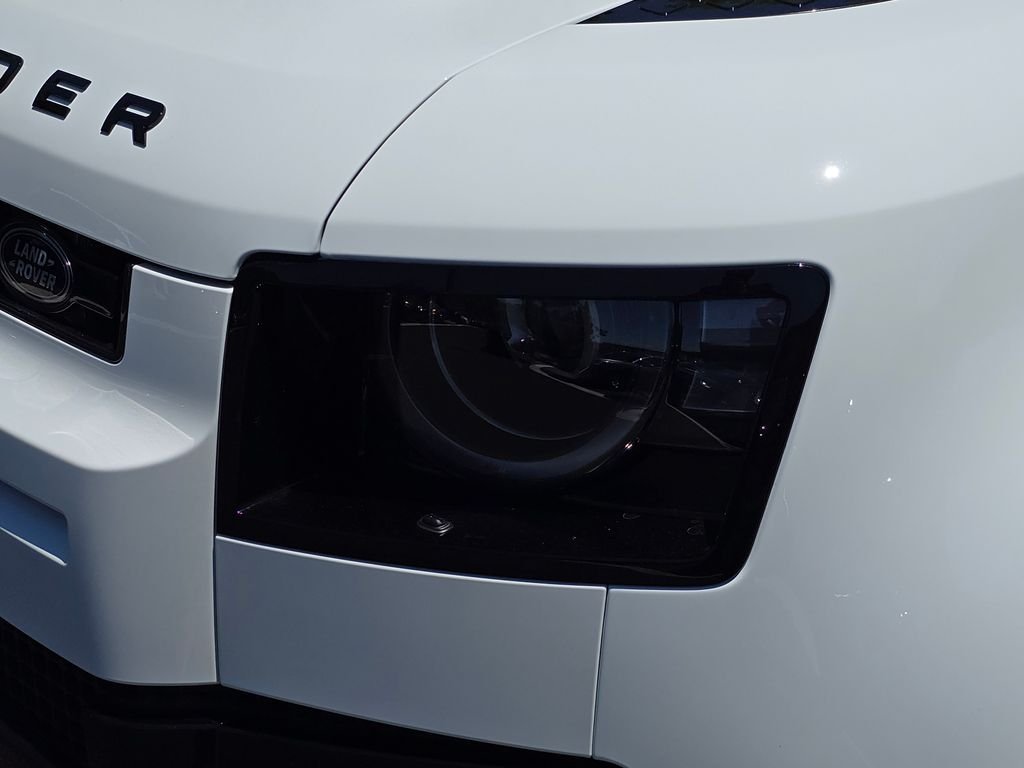 New 2026 Fuji White Land Rover X-Dynamic SE image 14