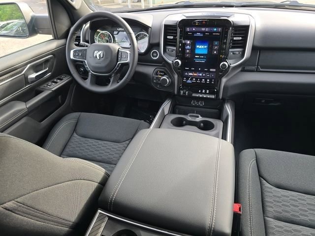 New 2026 Diamond Black Crystal Pearl-Coat Exterior Paint RAM Big Horn/Lone Star image 38