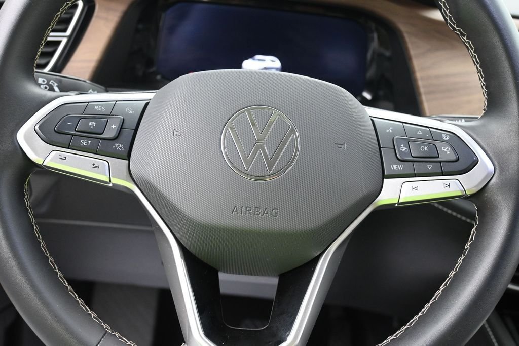 Used 2026  Volkswagen SE w/Technology image 13
