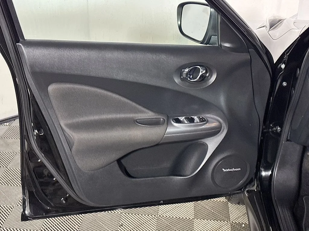 Used 2015 Black Nissan SL image 10