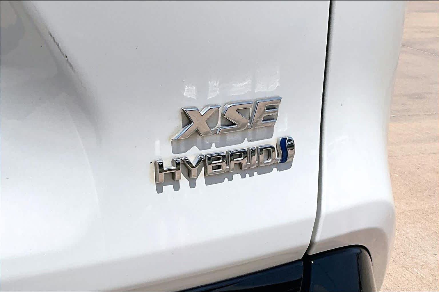 Used 2021 Blizzard Pearl/Midnight Black Metallic Toyota Hybrid XSE image 29