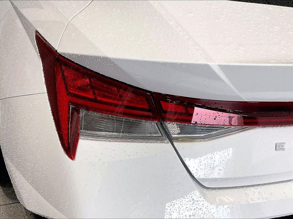 Used 2025 White Hyundai SEL Convenience image 34