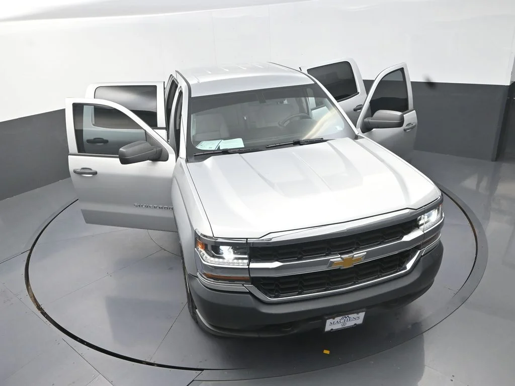 Used 2018 Silver Chevrolet WT image 30
