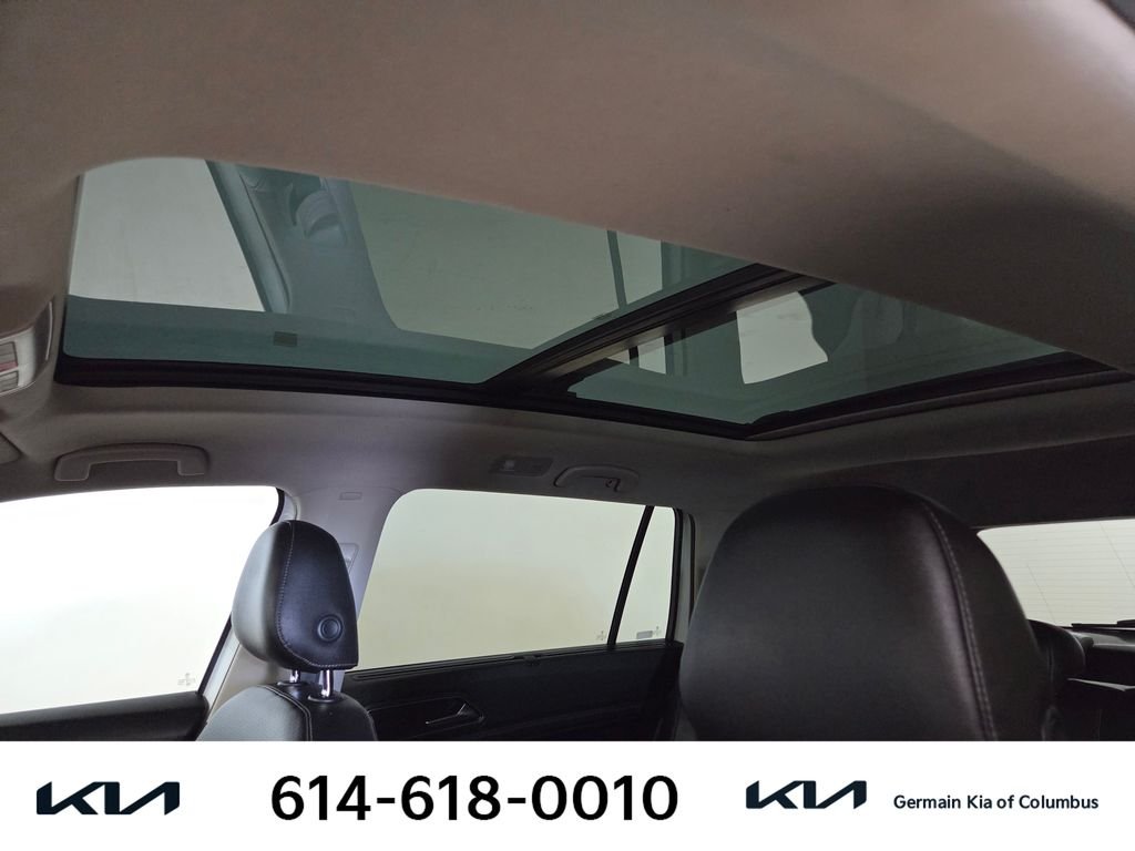 Used 2018  Volkswagen SEL image 32