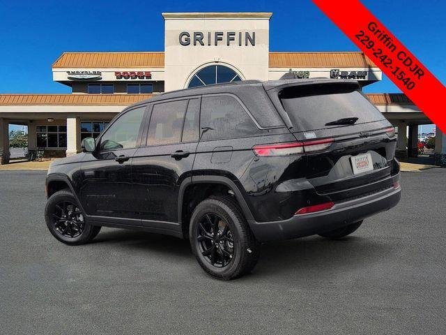 New 2026 Diamond Black Crystal Pearl-Coat Exterior Paint Jeep Laredo image 9