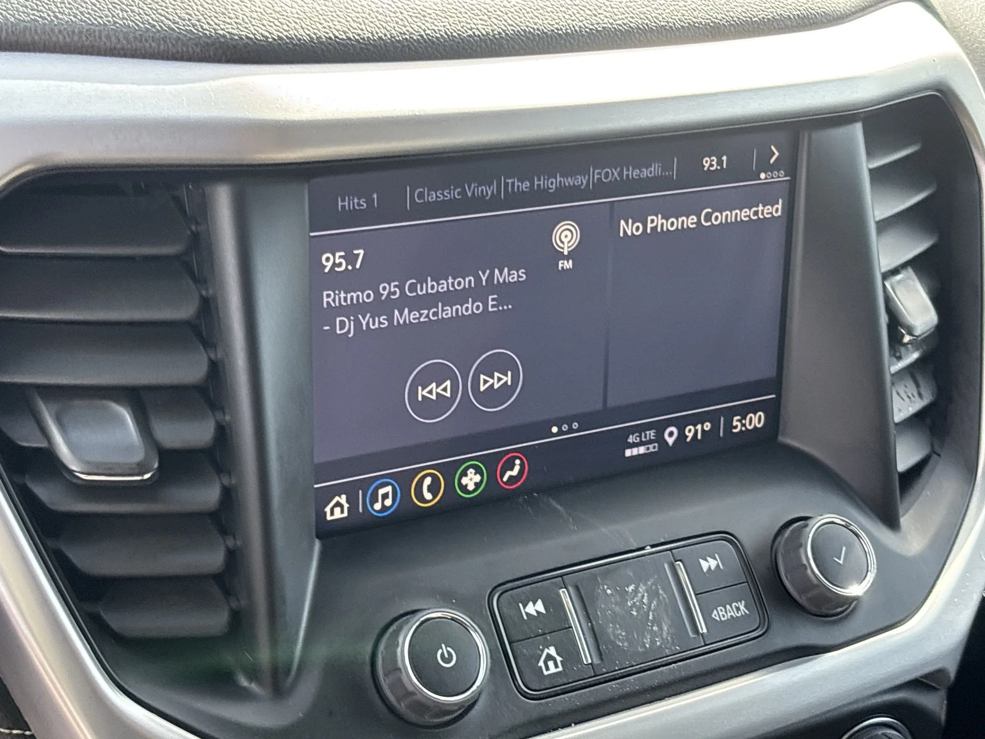 Used 2023 Sterling Metallic GMC SLE image 12