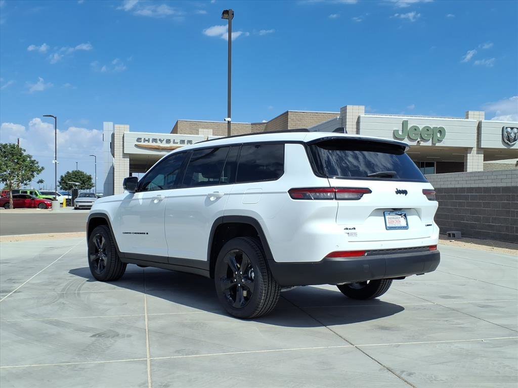 New 2025 Bright White Clear-Coat Exterior Paint Jeep Limited image 4