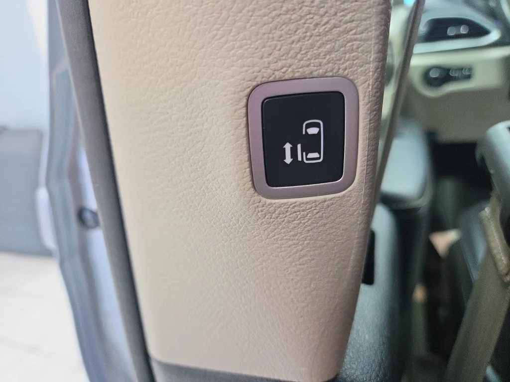 Used 2023 Silver Chrysler Touring L image 26