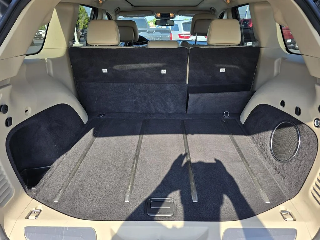 Used 2015 Silver Jeep Limited image 21