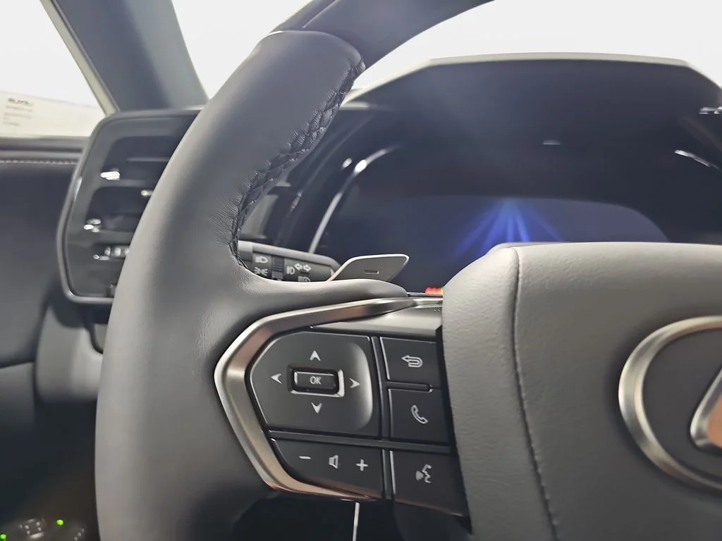 New 2026 Eminent White Pearl Lexus PREMIUM image 16