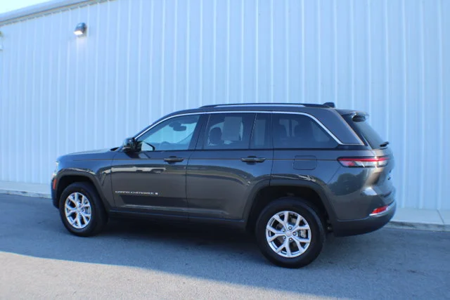 Used 2022 Baltic Gray Metallic Clearcoat Jeep Limited image 3