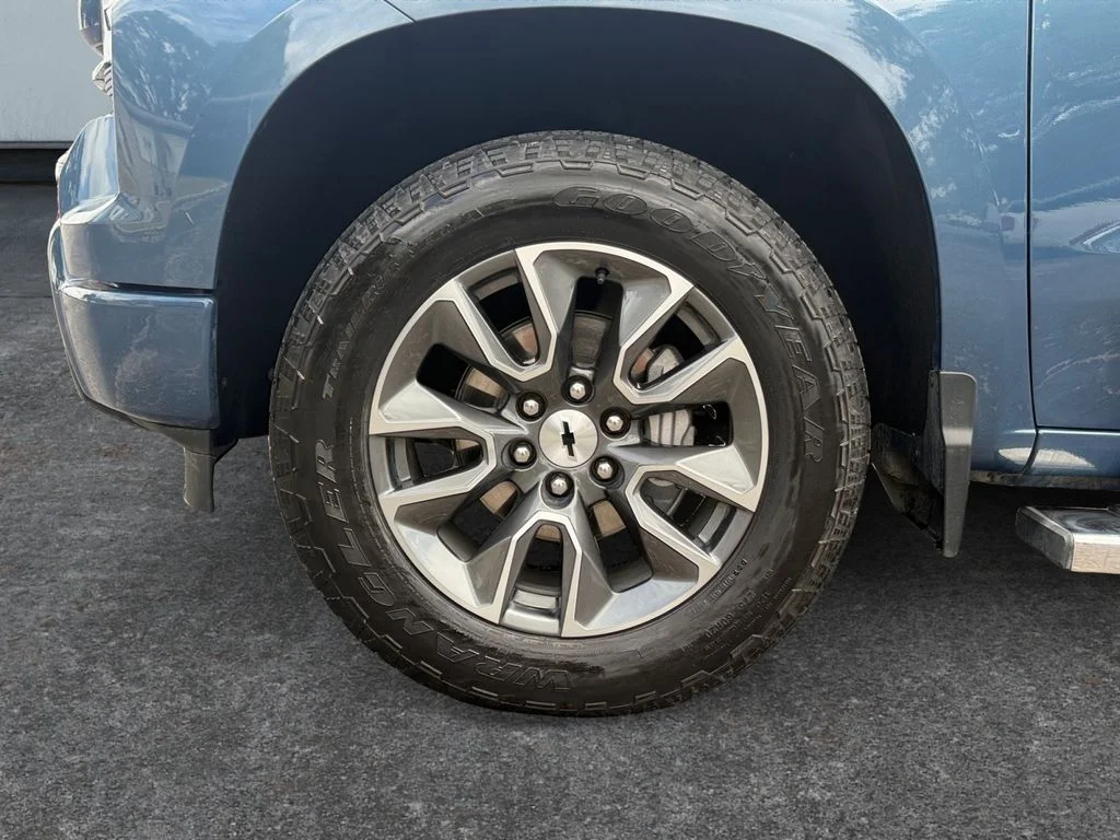 Used 2024 Lakeshore Blue Metallic Chevrolet RST image 9
