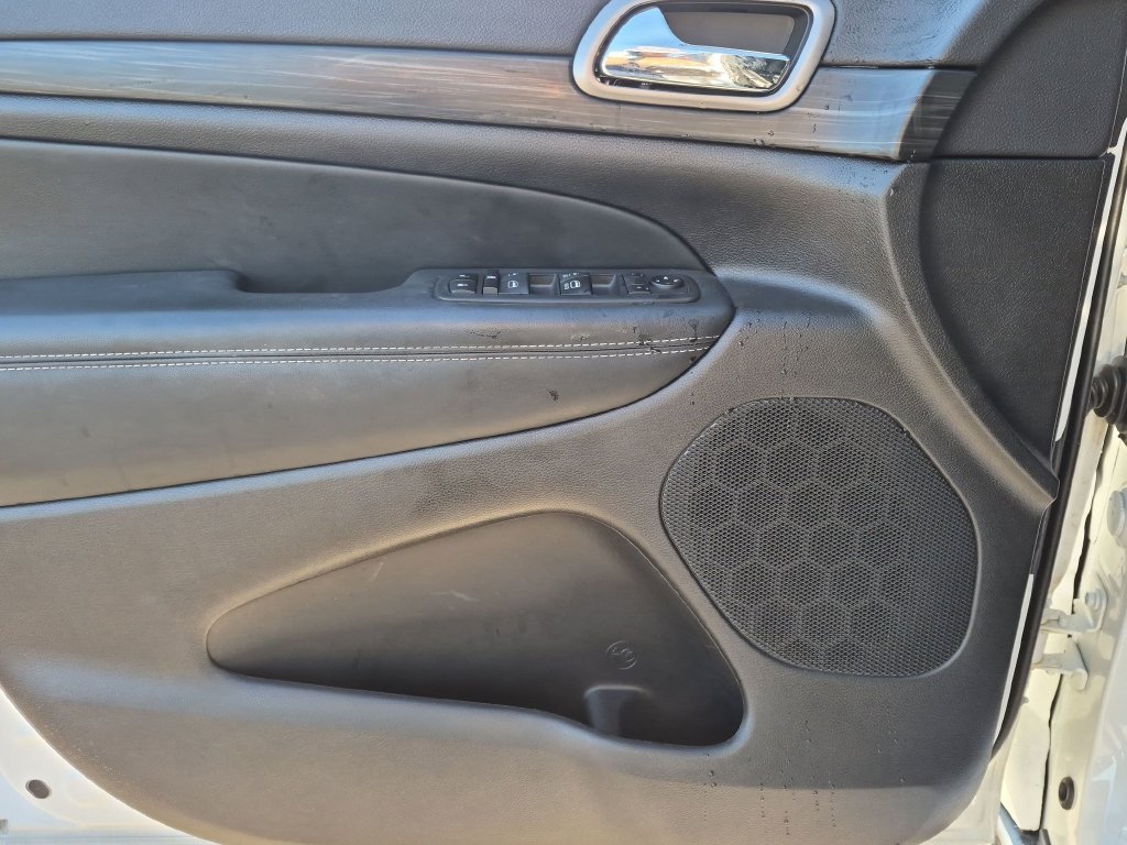 Used 2021 White Jeep Laredo image 33