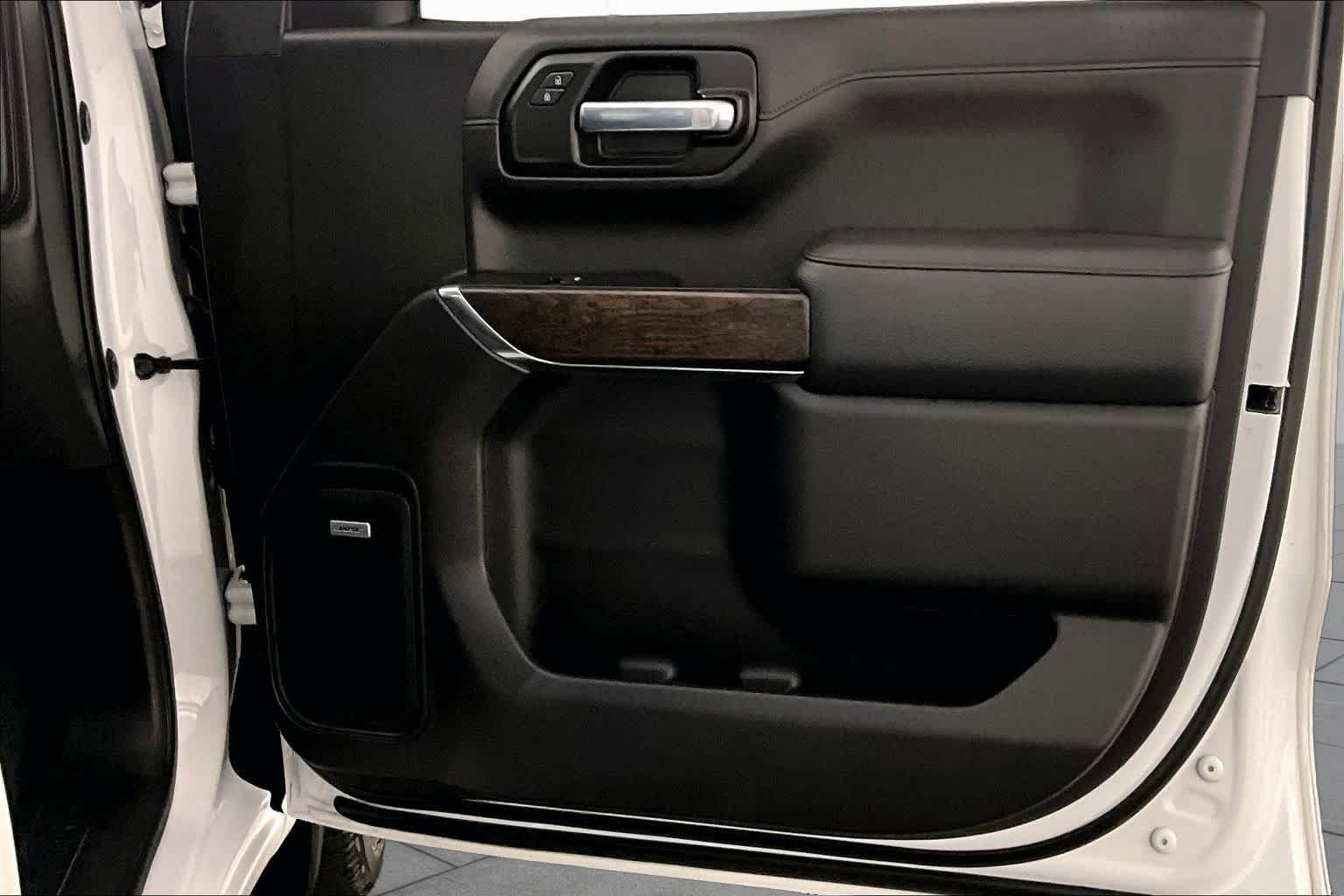 Used 2020 White Frost Tricoat GMC Denali image 19