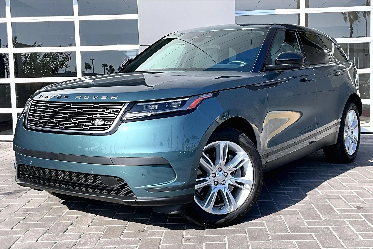 2026 Land Rover Range Rover Velar P250 S's photo