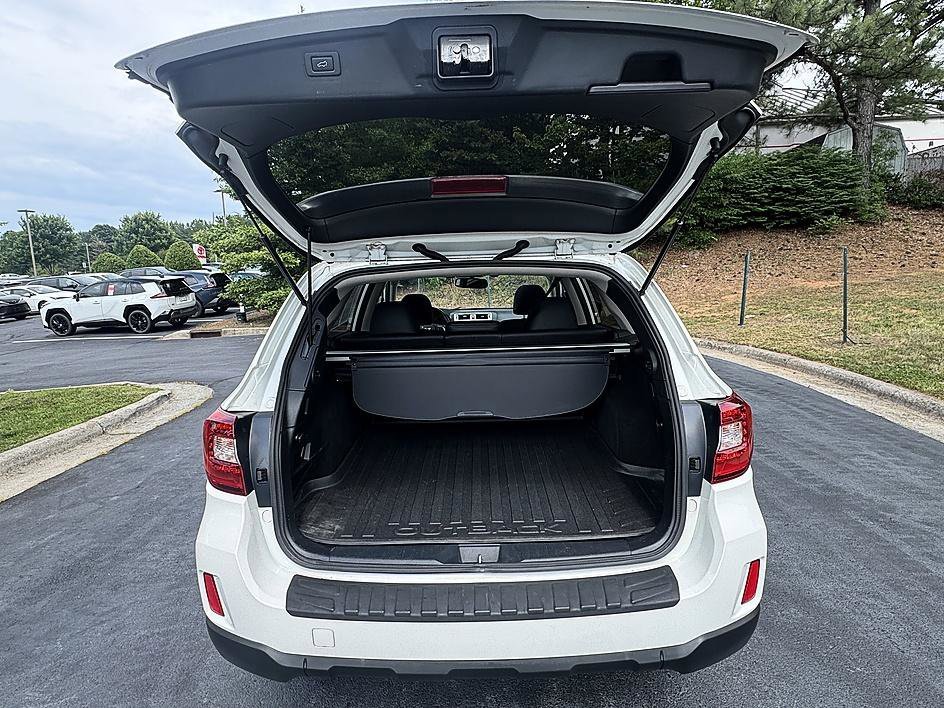 Used 2015 Crystal White Pearl Subaru 2.5i Limited image 21