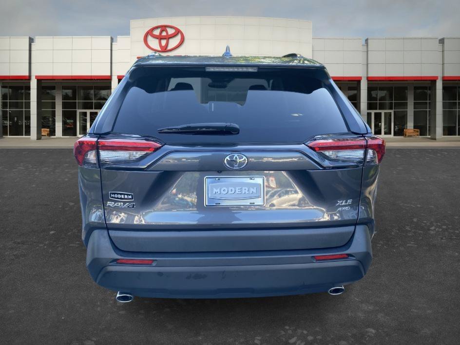 Used 2023 Magnetic Gray Metallic Toyota XLE Premium image 6