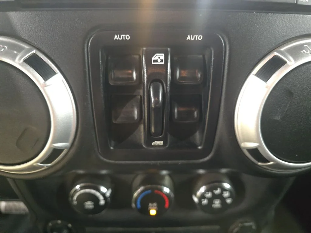 Used 2015 Red Jeep Sahara image 63
