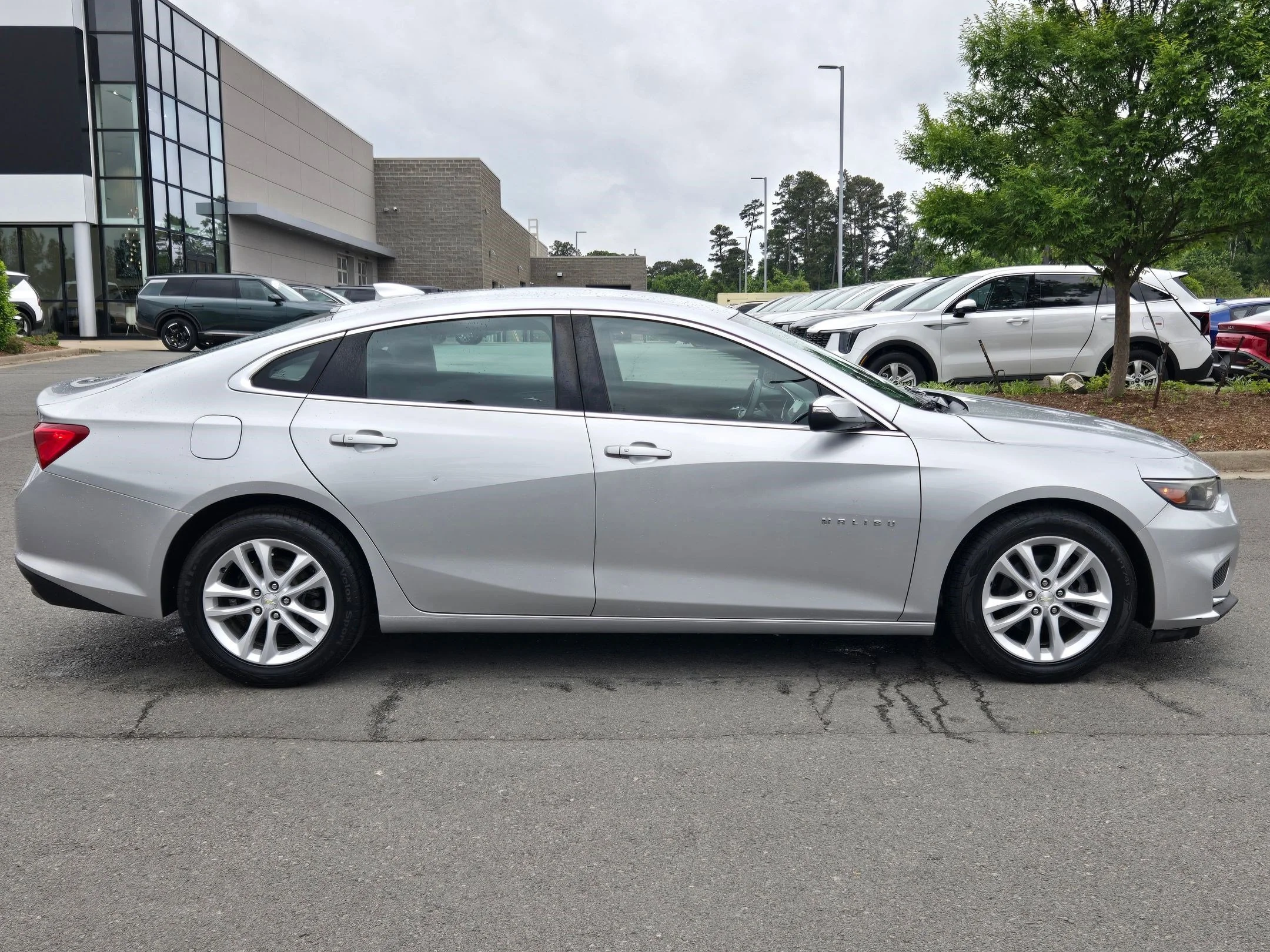 Used 2016 Silver Ice Metallic Chevrolet LT image 8