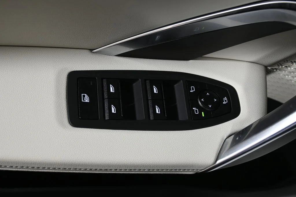 Used 2026 White BMW xDrive28i image 30