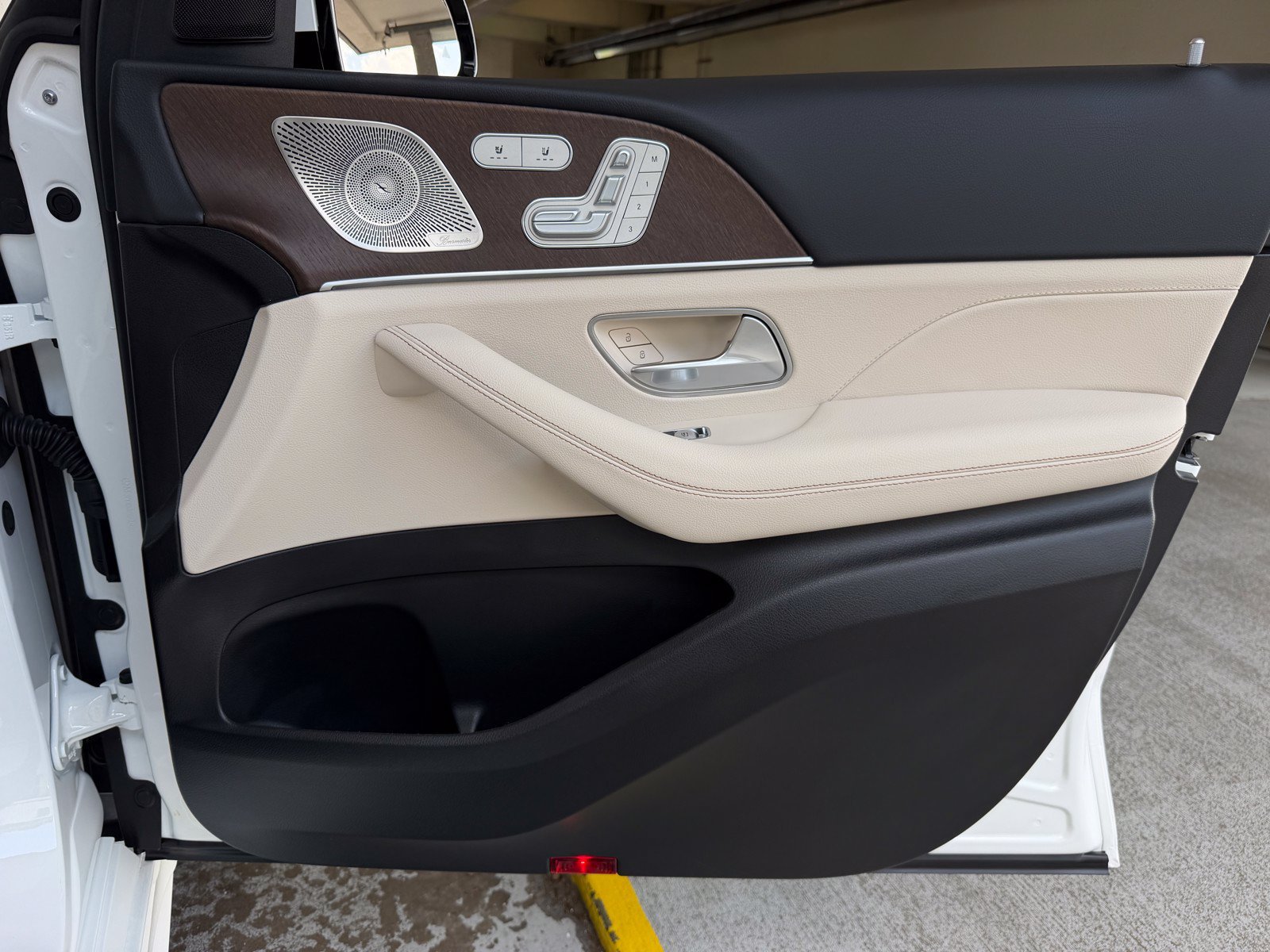 New 2027 Polar White Mercedes-Benz GLS 450 image 41