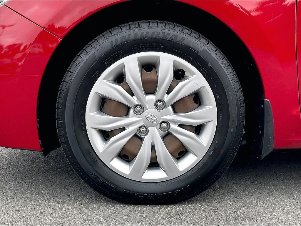 Used 2019 Pomegranate Red Metallic Hyundai SE image 7