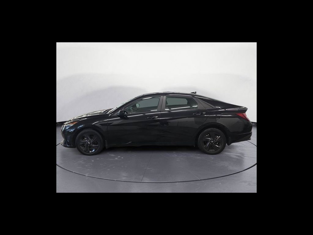 Used 2022 Black Hyundai SEL image 3