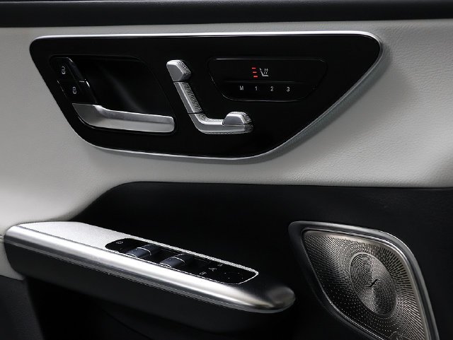 Certified Used 2025 MANUFAKTUR Alpine Grey Mercedes-Benz GLC 350e image 25