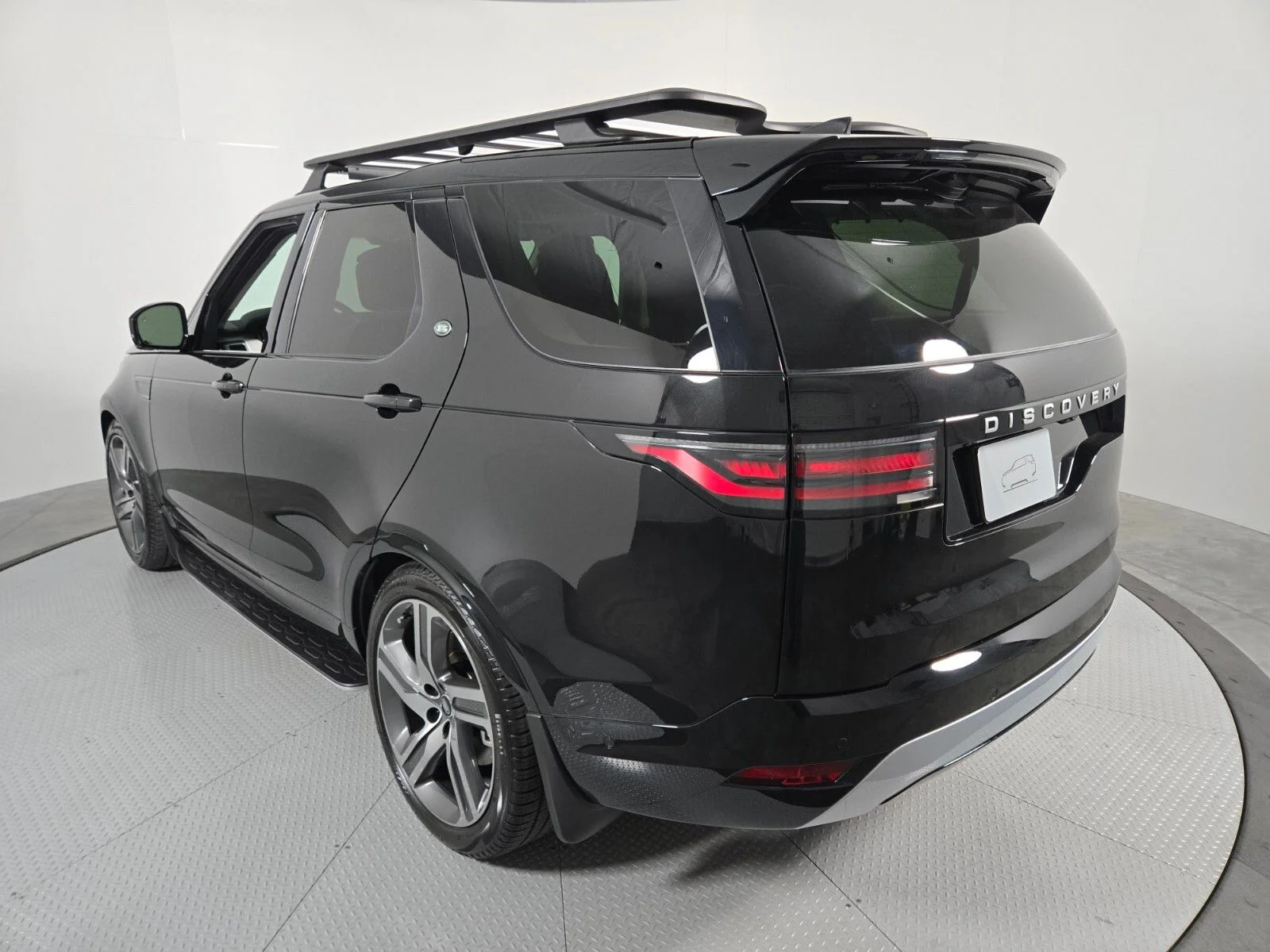 Used 2026 Santorini Black Metallic Land Rover  image 7