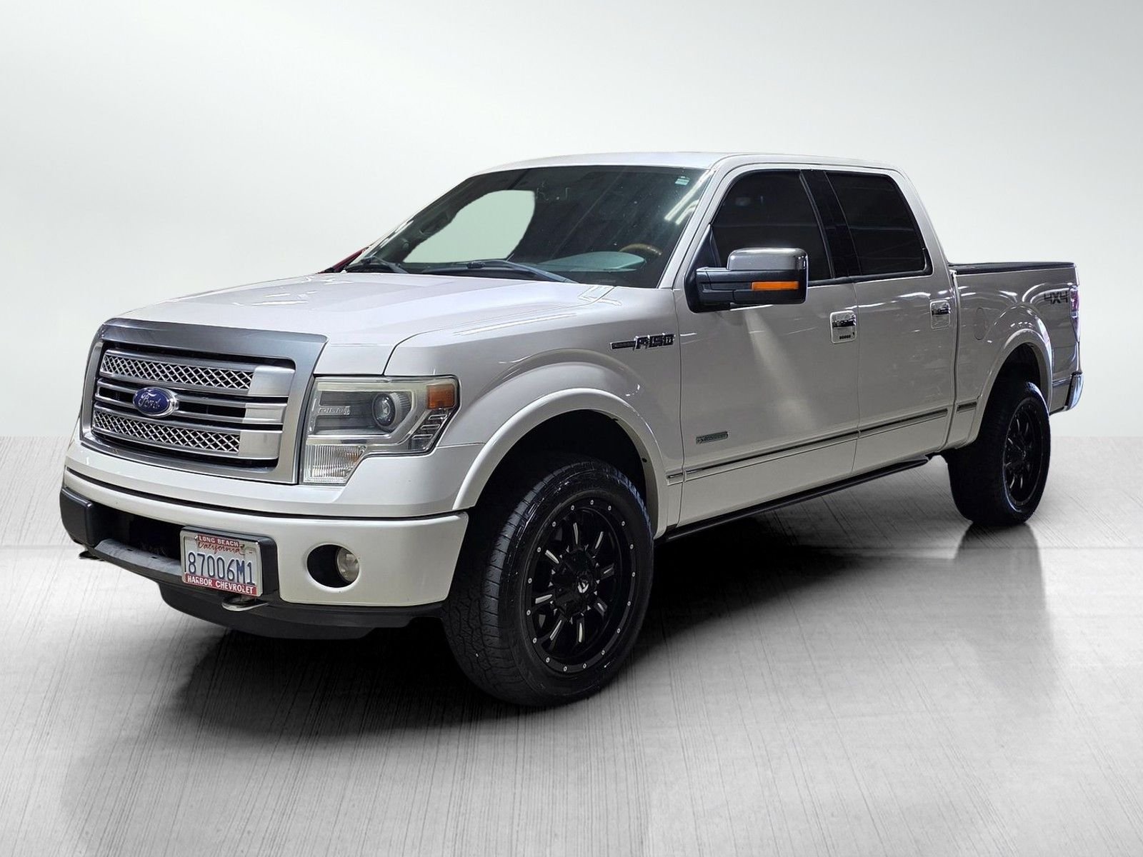 Used 2013 White Platinum Clearcoat Metallic Ford Platinum image 3