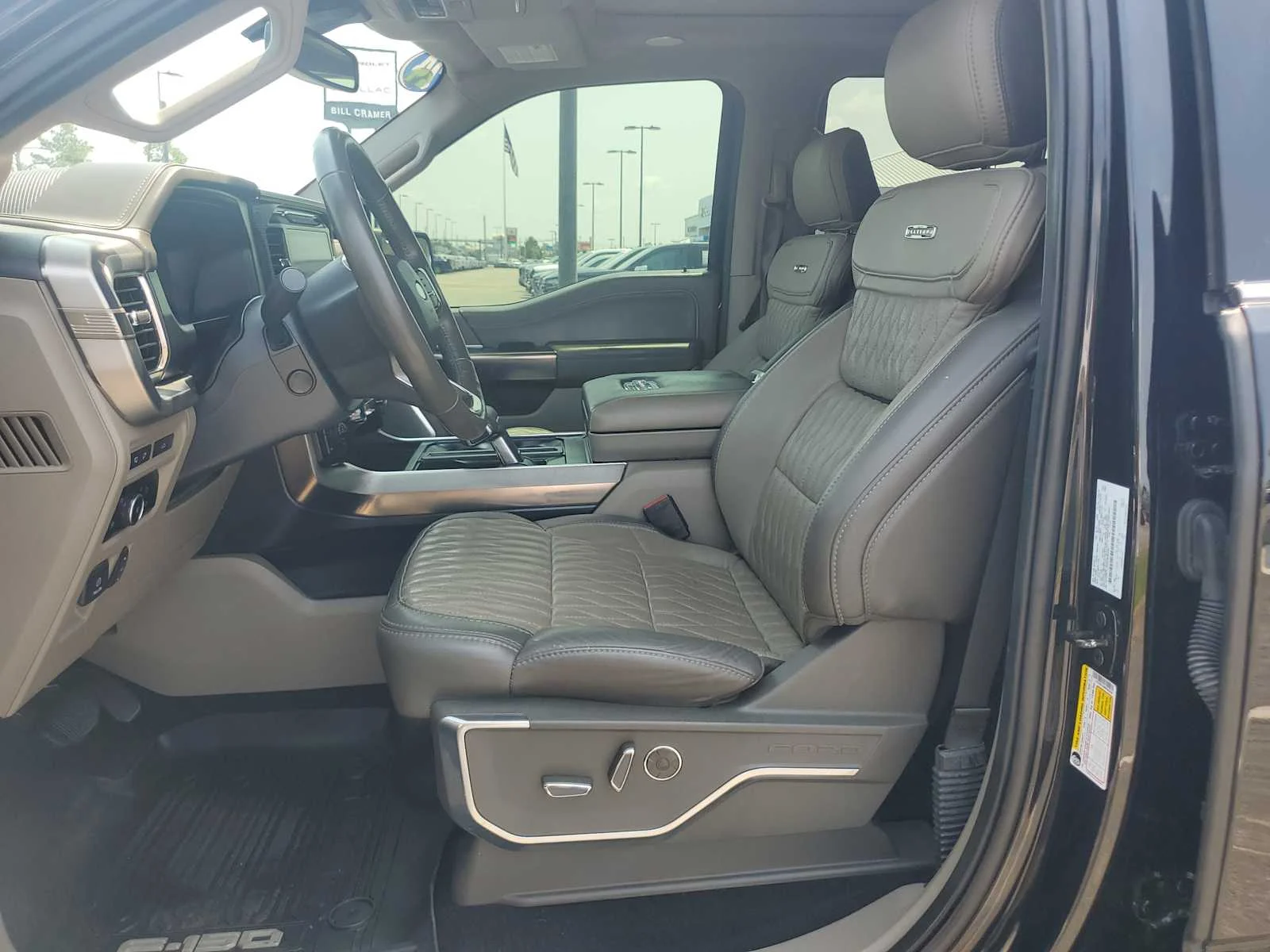 Used 2024  Ford Platinum image 19