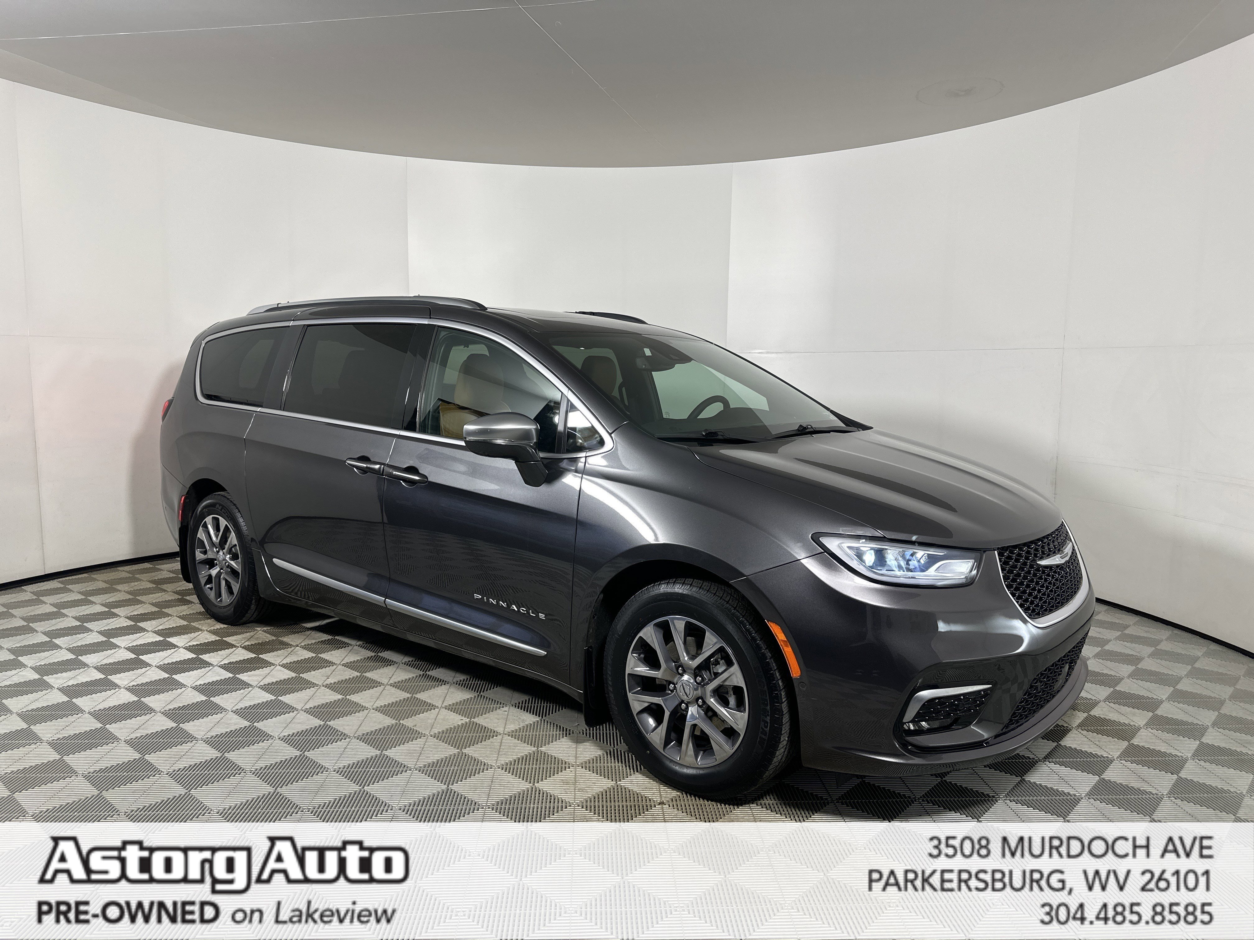 2022 Chrysler Pacifica Hybrid Pinnacle Hybrid's photo