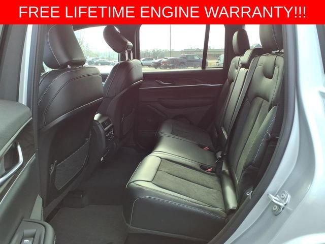 New 2026 Silver Zynith Exterior Paint Jeep Altitude image 27