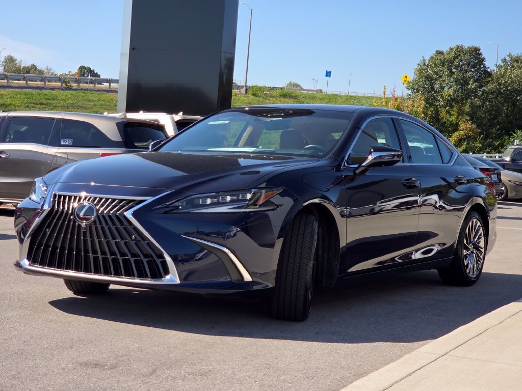 Certified Used 2025 NIGHTFALL MICA Lexus 300h Ultra Luxury image 24