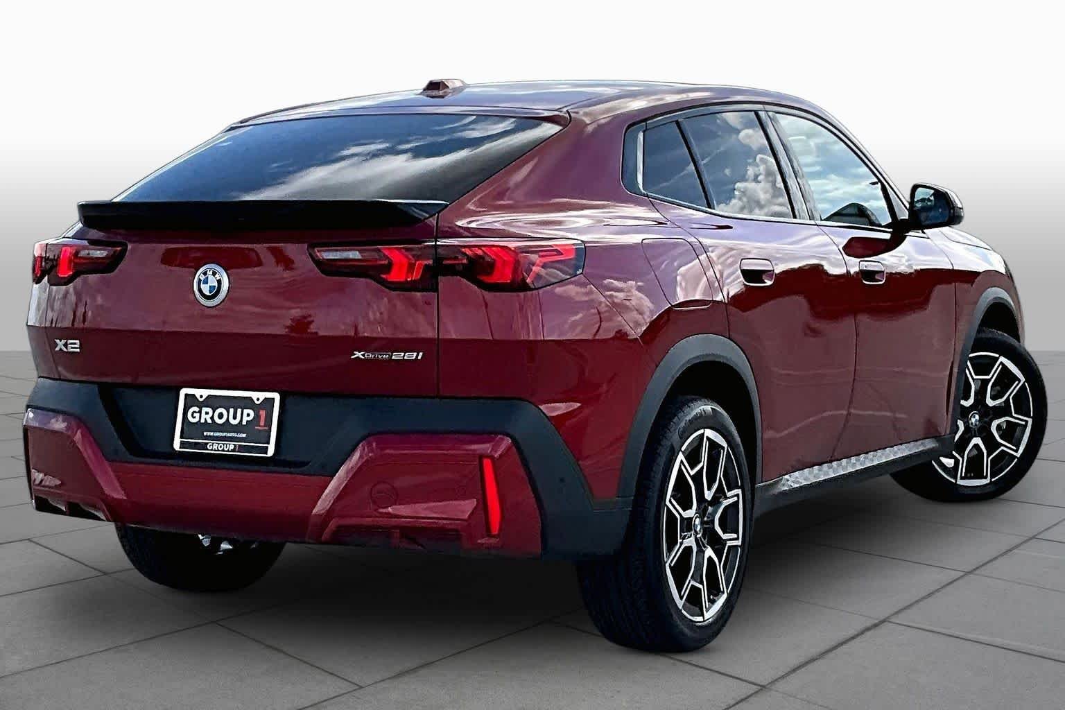 Used 2026 Vegas Red Metallic BMW xDrive28i image 12