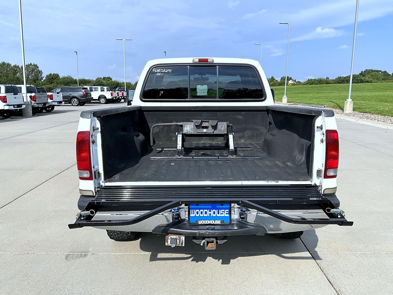 Used 2001 White Ford Lariat image 23