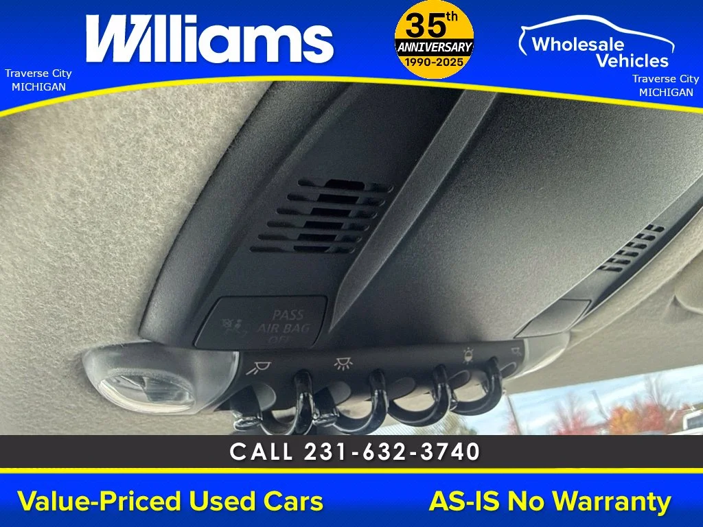 Used 2013 Pepper White MINI Clubman image 35