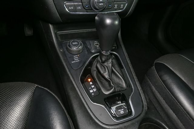 Used 2023 Black Jeep Altitude image 30