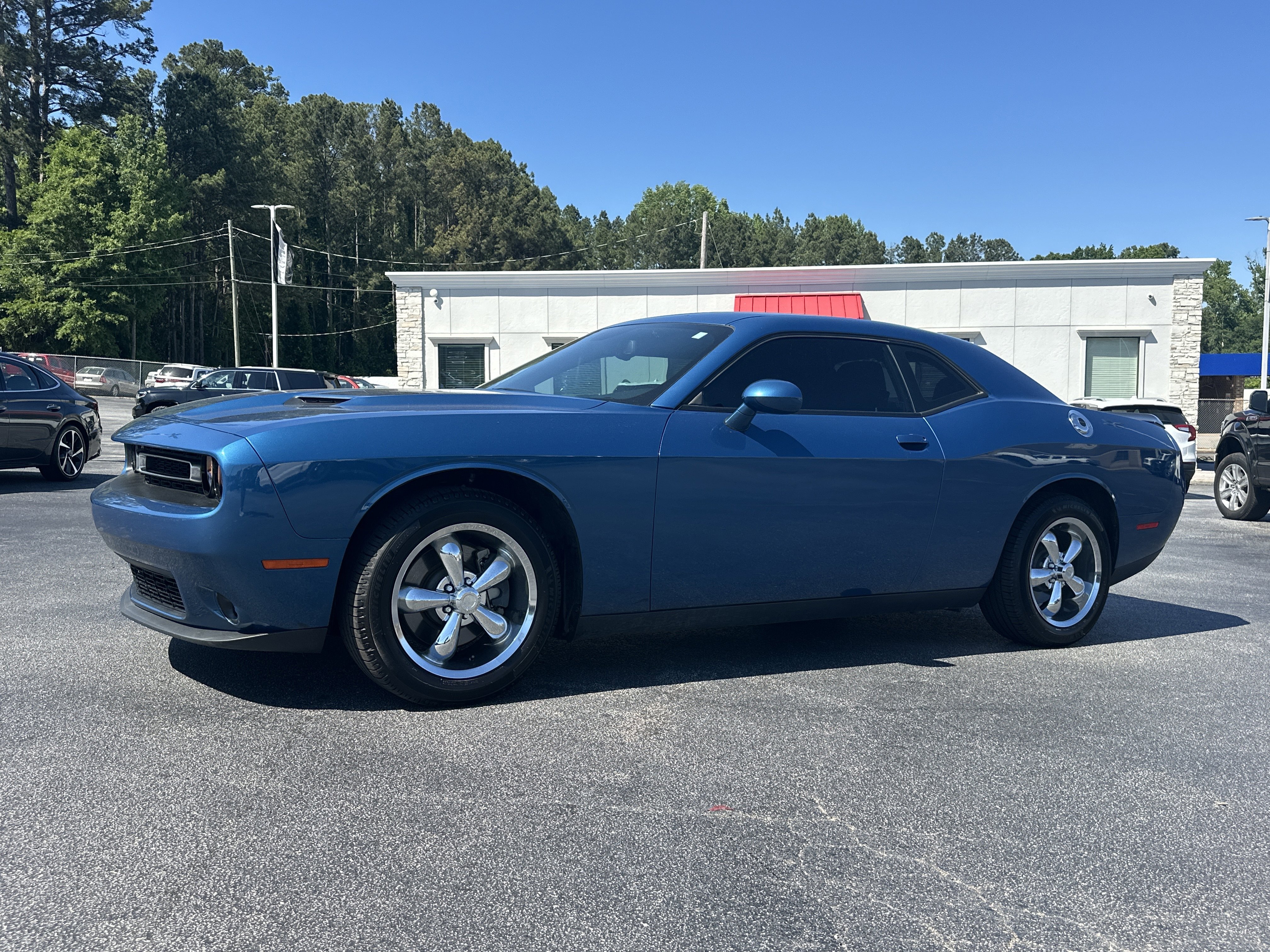 Used 2023 Frostbite Dodge SXT image 4
