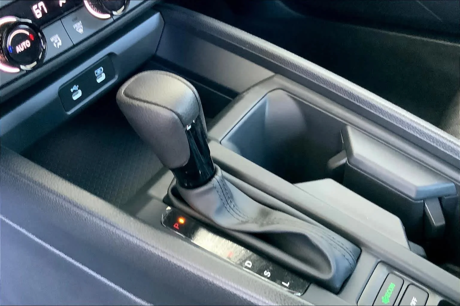 Used 2025 Solar Silver Metallic Honda SE image 10