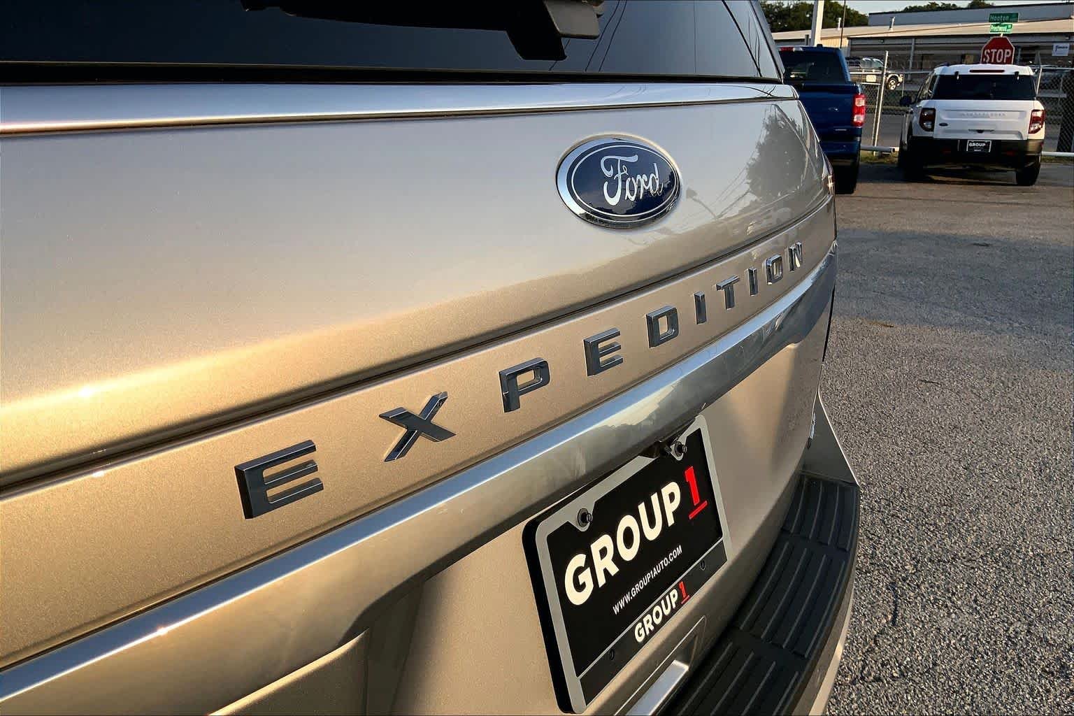 Used 2023 Iconic Silver Metallic Ford Platinum image 31