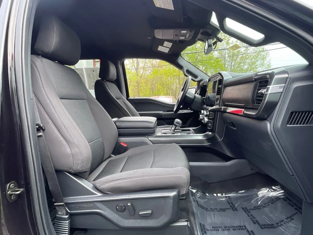 Used 2023 Black Ford XLT image 16