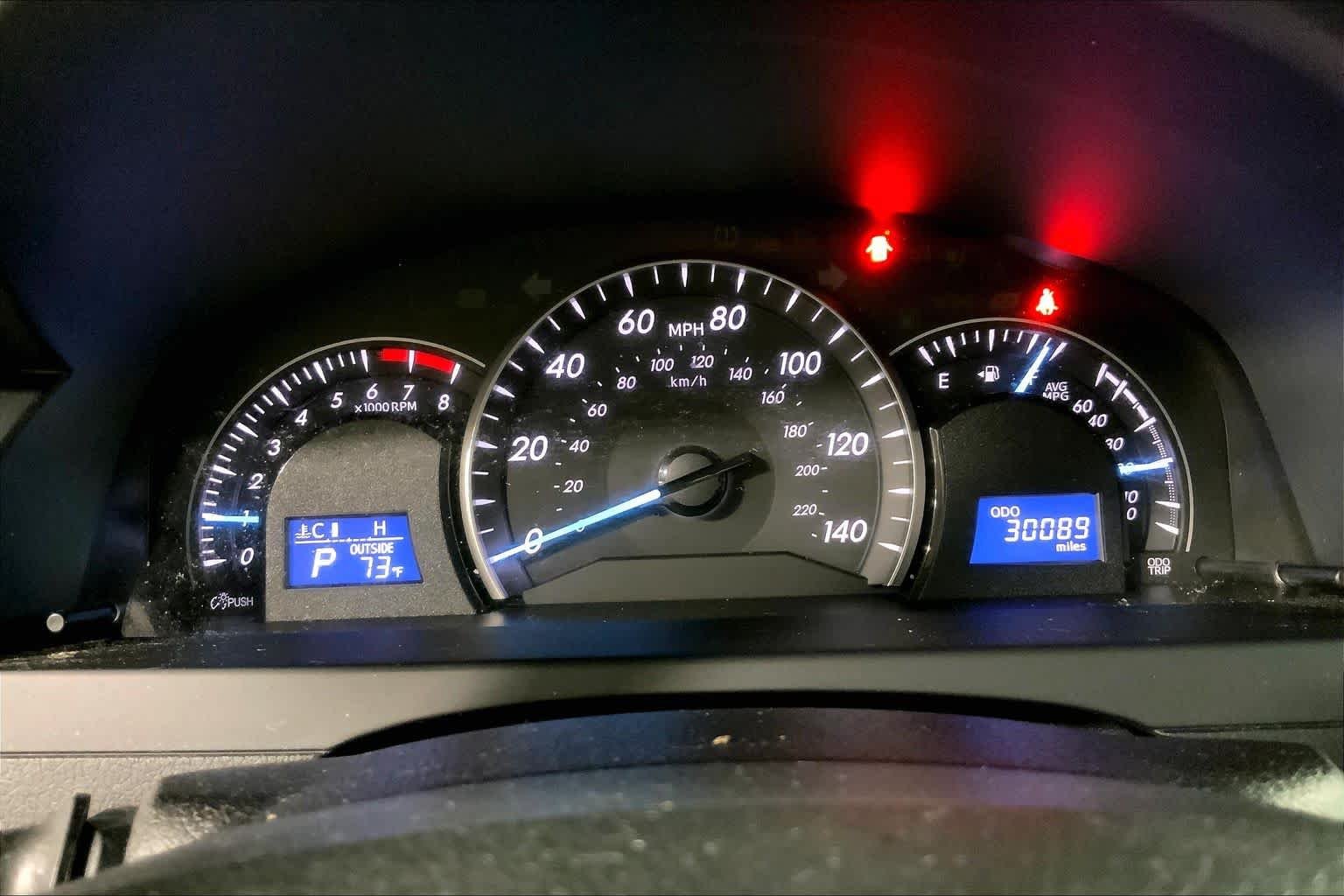 Used 2014 Classic Silver Metallic Toyota LE image 26