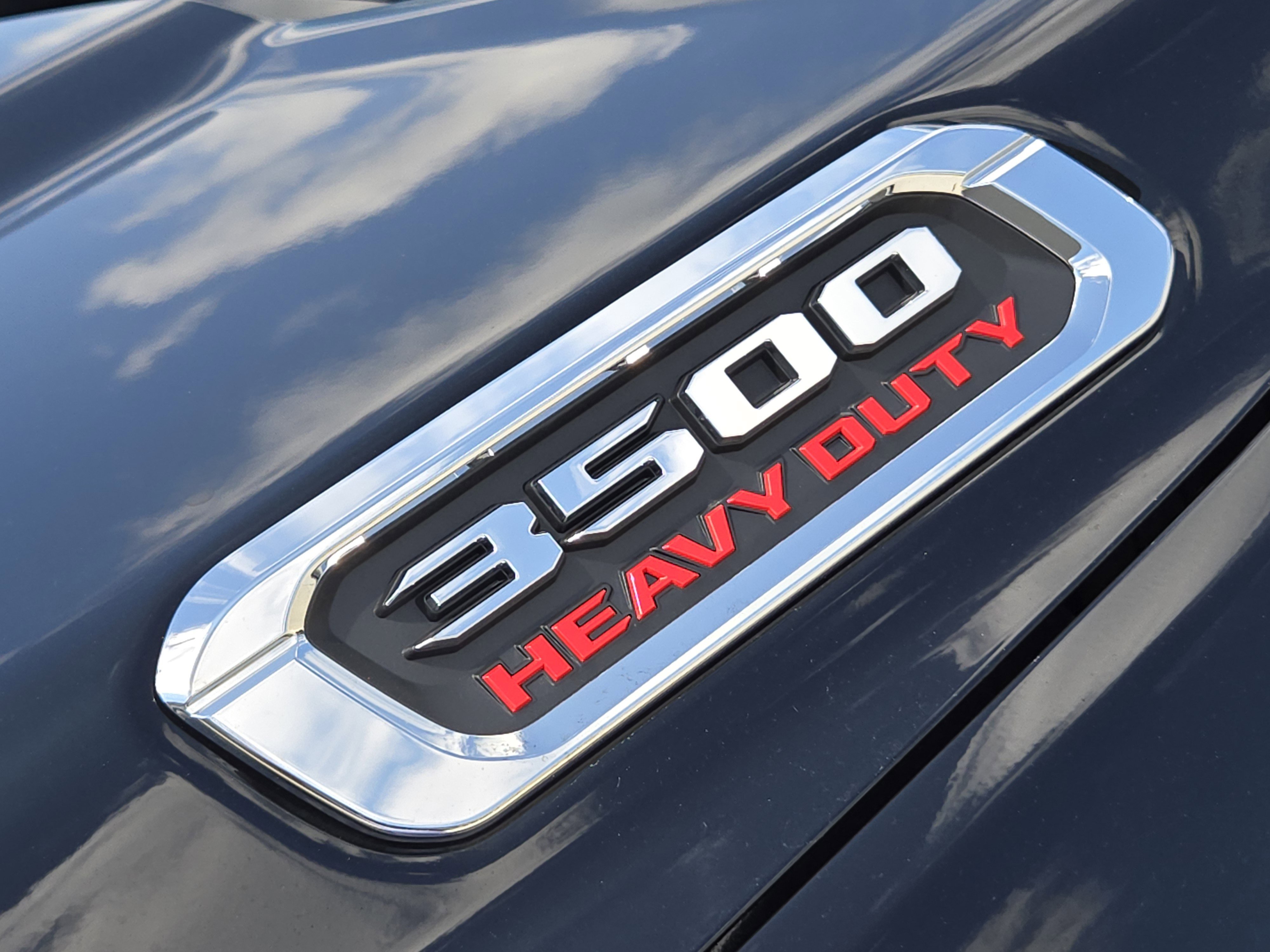 New 2026 Diamond Black Crystal Pearl-Coat Exterior Paint RAM Laramie image 8