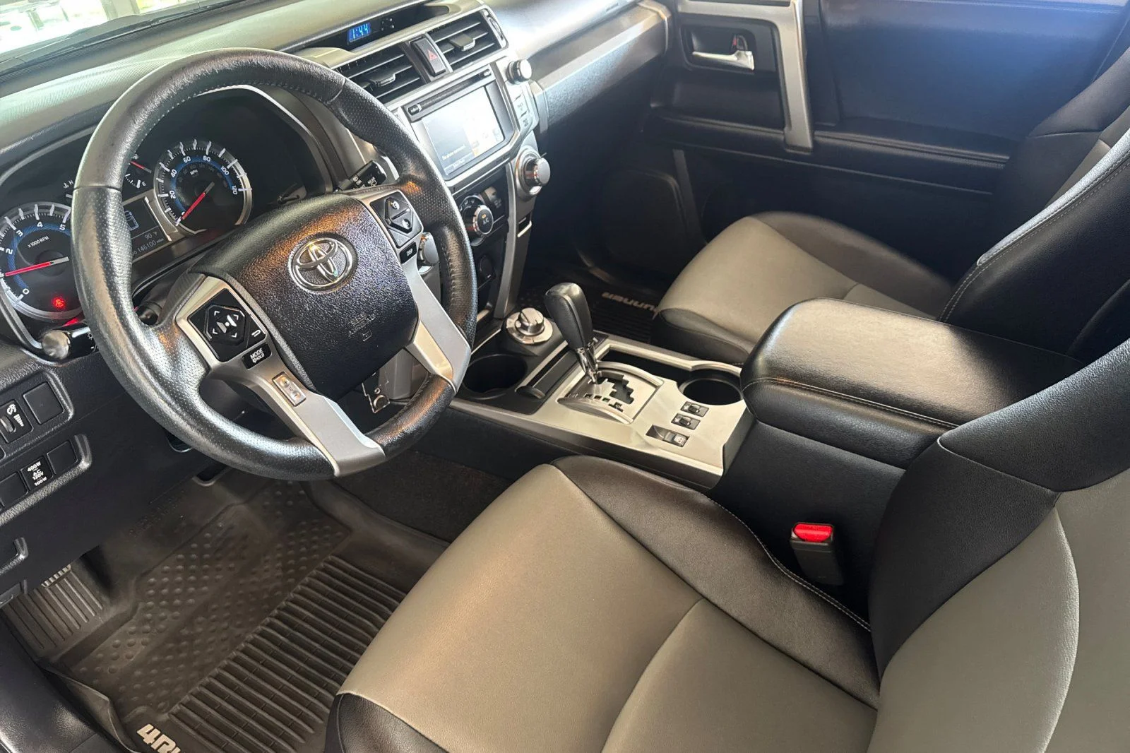 Used 2018 Magnetic Gray Metallic Toyota SR5 Premium image 7